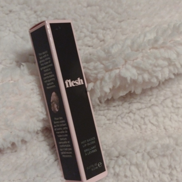 Flesh Hot Sauce lip gloss, a snow globe - Picture 2 of 2